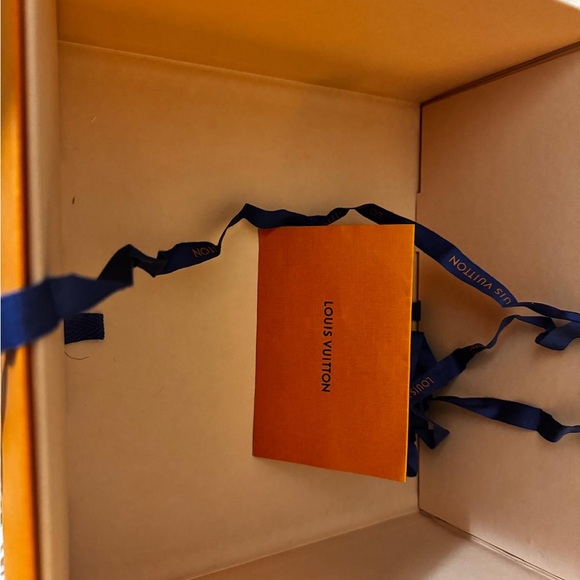 Louis Vuitton
Pochette Metis Bicolor Monogram Empreinte Giant. - Picture 9 of 12